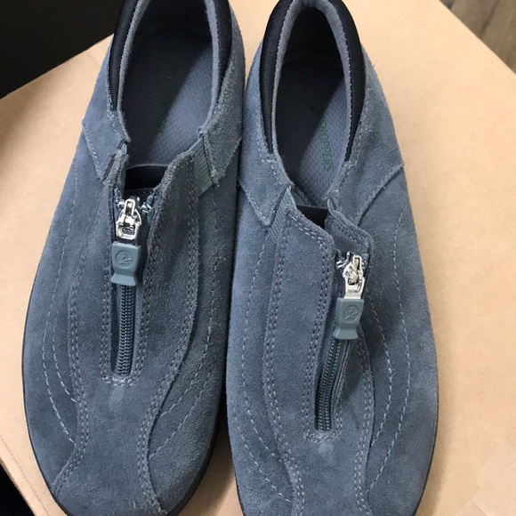 grasshopper zipper shoes